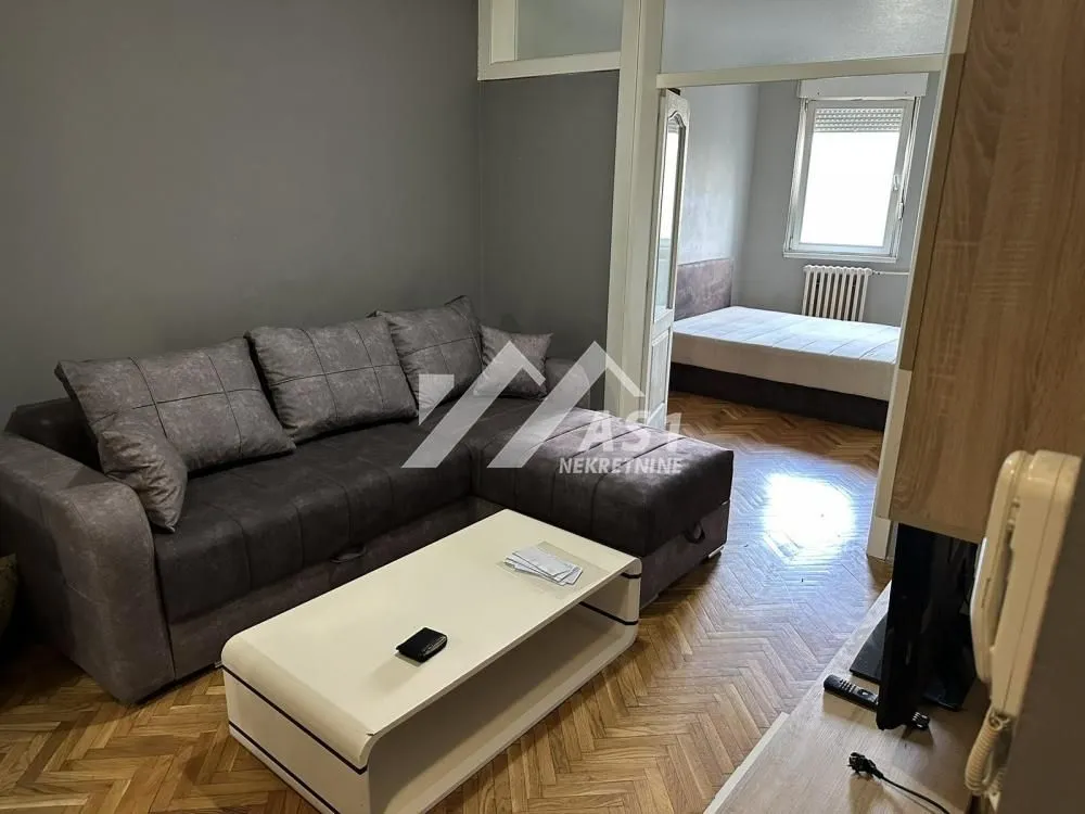 Izdavanje, jednosoban stan, 35m², Bulevar Oslobodjenja, Novi Sad Sve Podlokacije