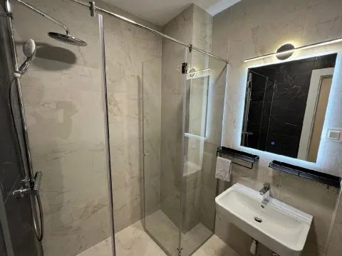 Izdavanje, trosoban stan, 96m², Tološka šuma, Podgorica - image 11