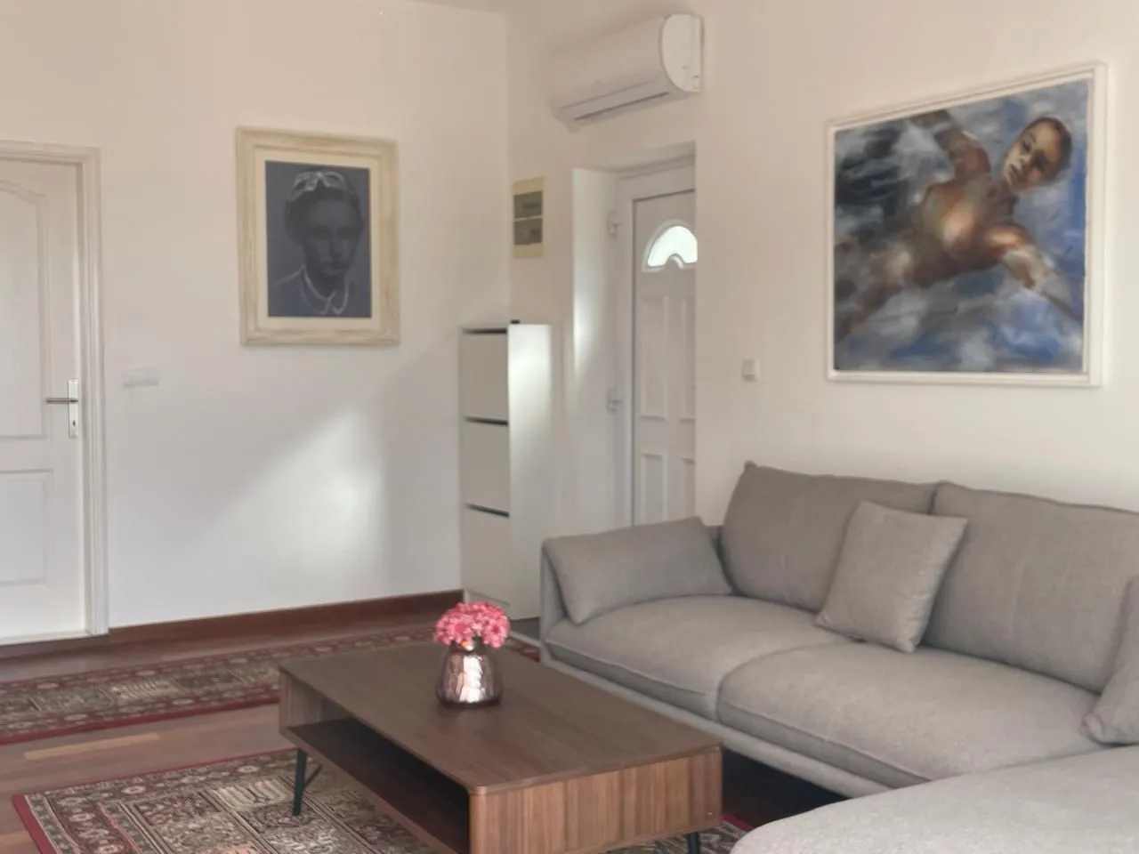 Izdavanje, jednosoban stan, 60m², Tivat, Crna Gora