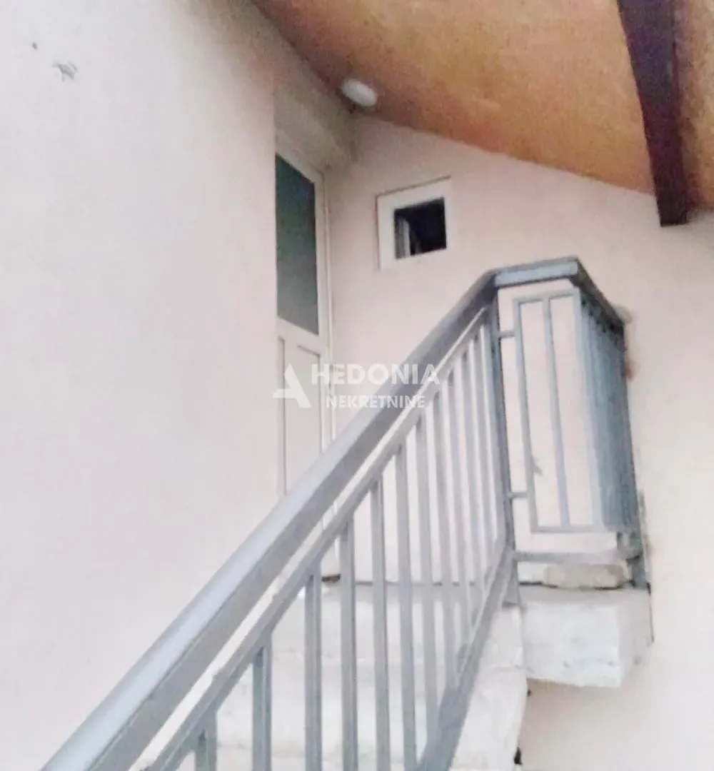 Izdavanje, dvosoban stan, 50m², Zemun Gornji Grad, Zemun Sve Podlokacije
