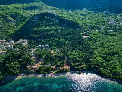 Zemljište in Sveti Stefan
