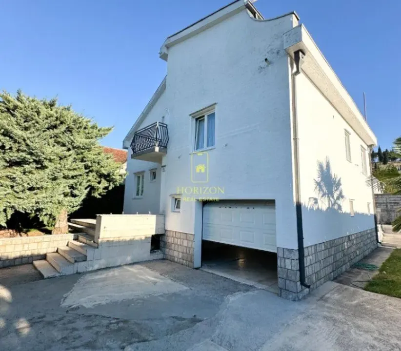 Rent, house, 250m², Zagorič, Podgorica