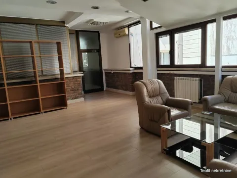 Izdavanje, poslovni prostor, 166m², Kalenić Pijaca, Vračar Sve Podlokacije