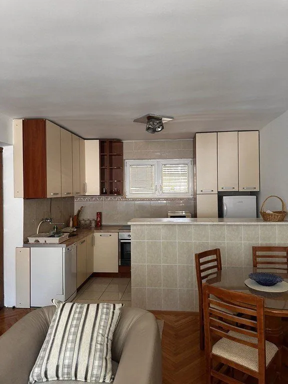 Izdavanje, jednosoban stan, 52m², Centar, Podgorica