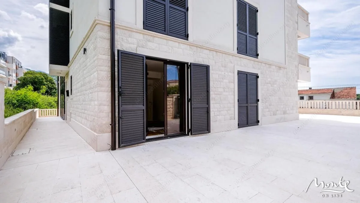 Prodaja, jednosoban stan, 50m², Centar, Tivat