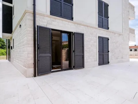 Prodaja, jednosoban stan, 50m², Centar, Tivat - image 23