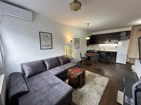 Izdavanje, jednosoban stan, 34m², Adamovićevo Naselje, Novi Sad Sve Podlokacije
