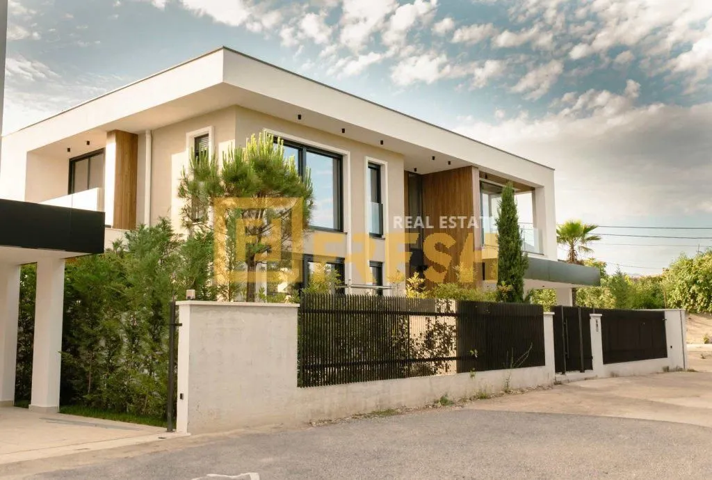 Izdavanje, kuća, 260m², Gornja Gorica, Podgorica