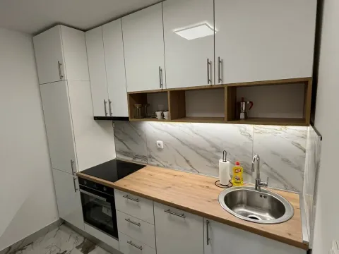 Izdavanje, jednosoban stan, 98m², Đenovići, Herceg Novi - image 19