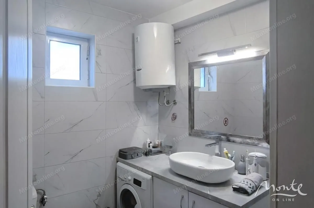 Prodaja, dvosoban stan, 54m², Dobrota, Kotor