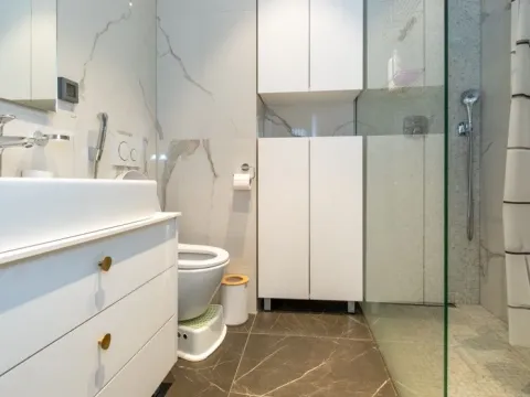 Izdavanje, trosoban stan, 142m², Podgorica, Crna Gora - image 2