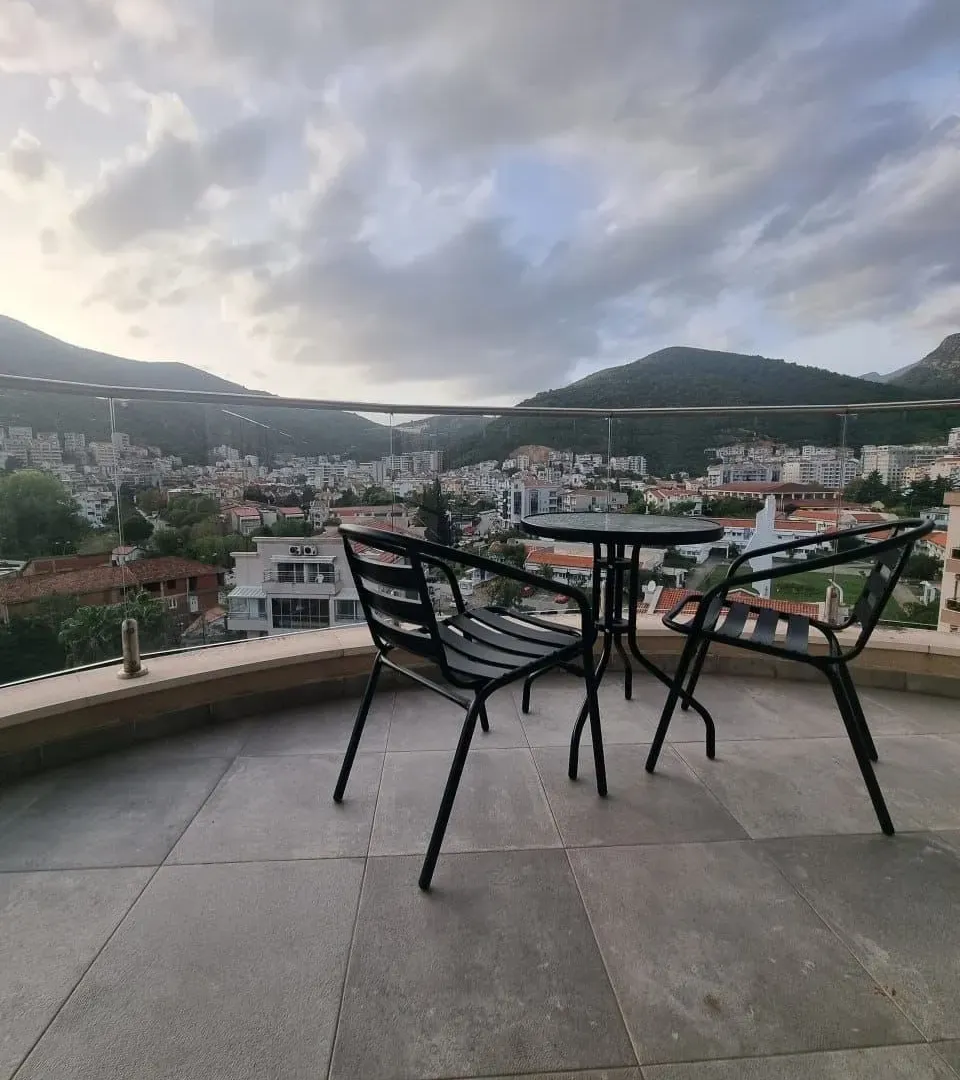 Izdavanje, dvosoban stan, 103m², Budva okolina, Budva