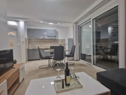 Izdavanje, jednosoban stan, 50m², Kavač, Kotor - image 4