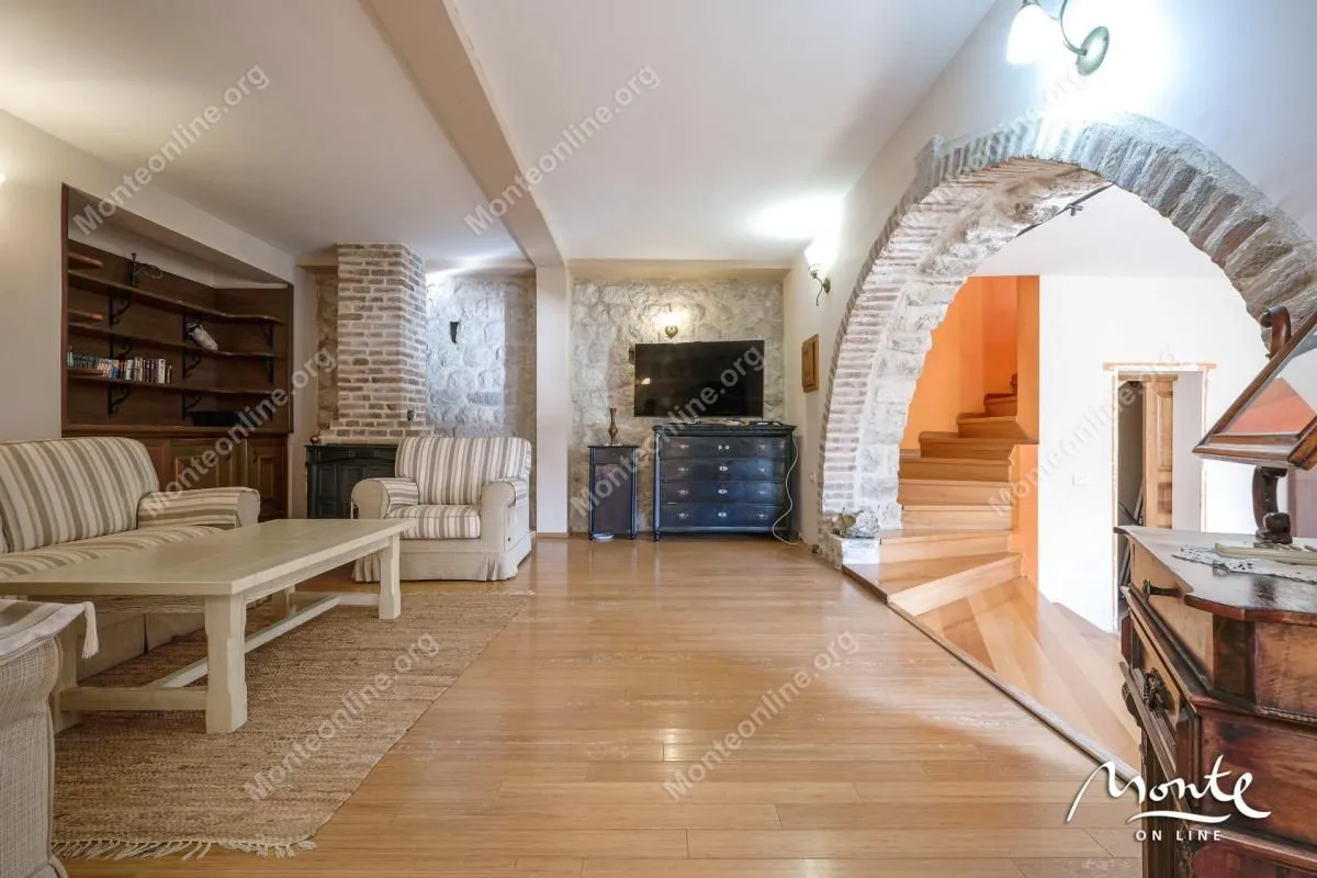 Prodaja, kuća, 500m², Orahovac, Kotor