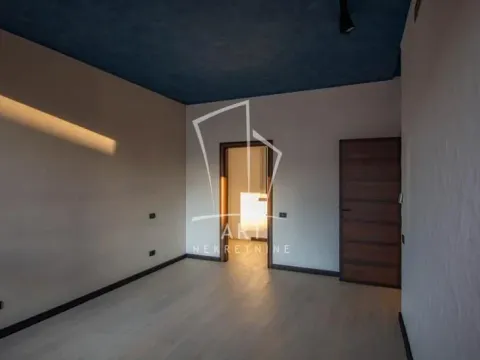 Sale, four bedroom apartment, 150m², Kalenić Pijaca, Vračar Sve Podlokacije - image 12