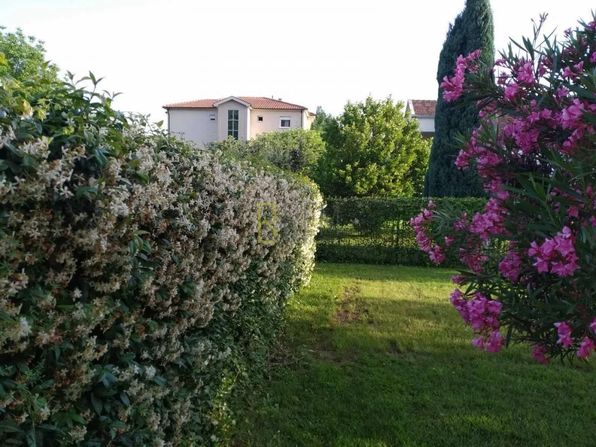 Prodaja, kuća, 180m², Tološi, Podgorica