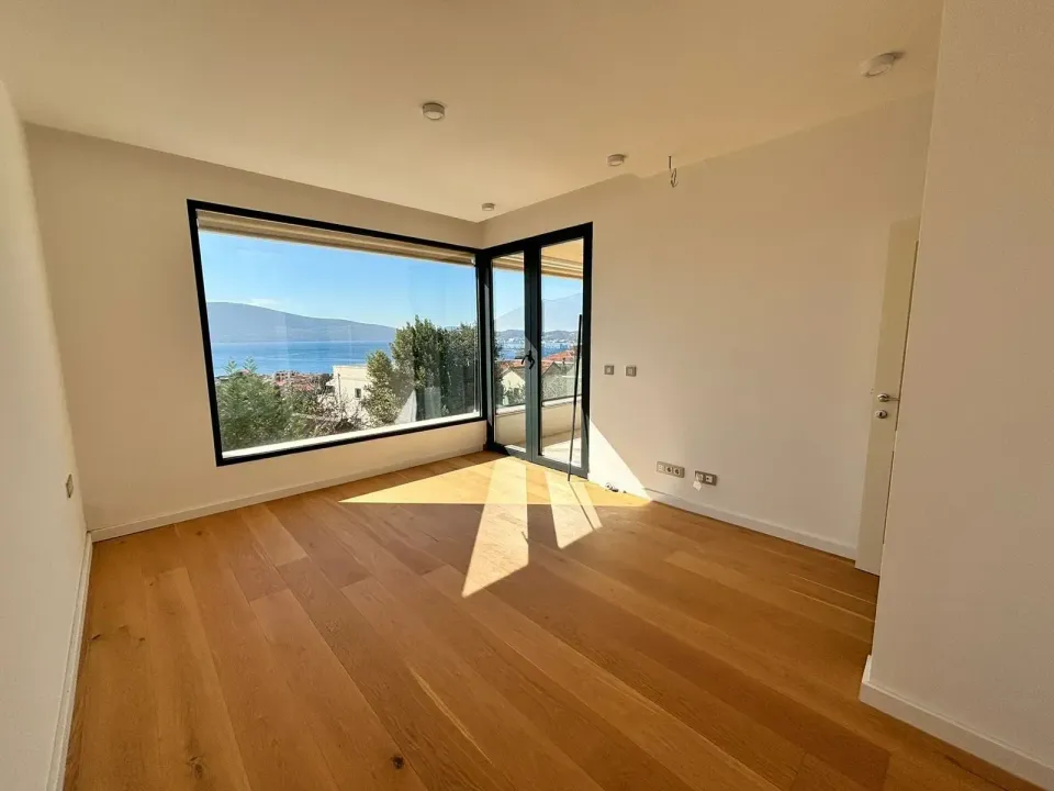 Prodaja, dvosoban stan, 103m², Tivat, Crna Gora