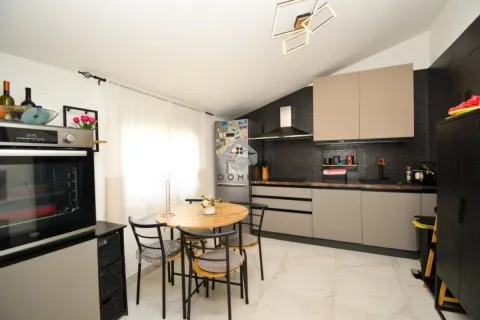 Rent, two bedroom apartment, 88m², Blok 9, Podgorica - image 5