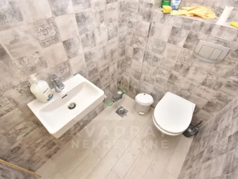 Izdavanje, poslovni prostor, 55m², Centar, Podgorica - image 13