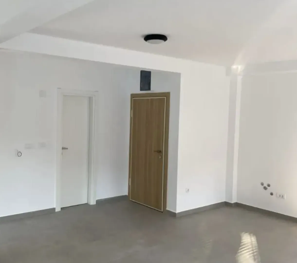 Rent, office space, 70m², Gradiošnica, Tivat