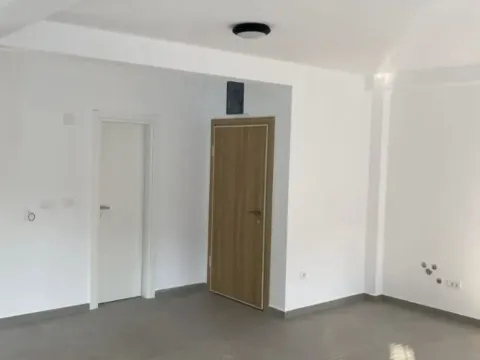 Rent, office space, 70m², Gradiošnica, Tivat - image 3