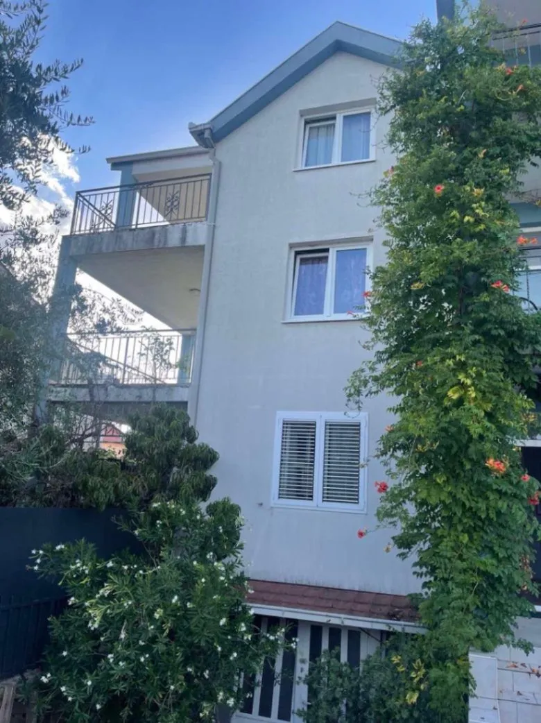 Izdavanje, trosoban stan, 141m², Donja Gorica, Podgorica