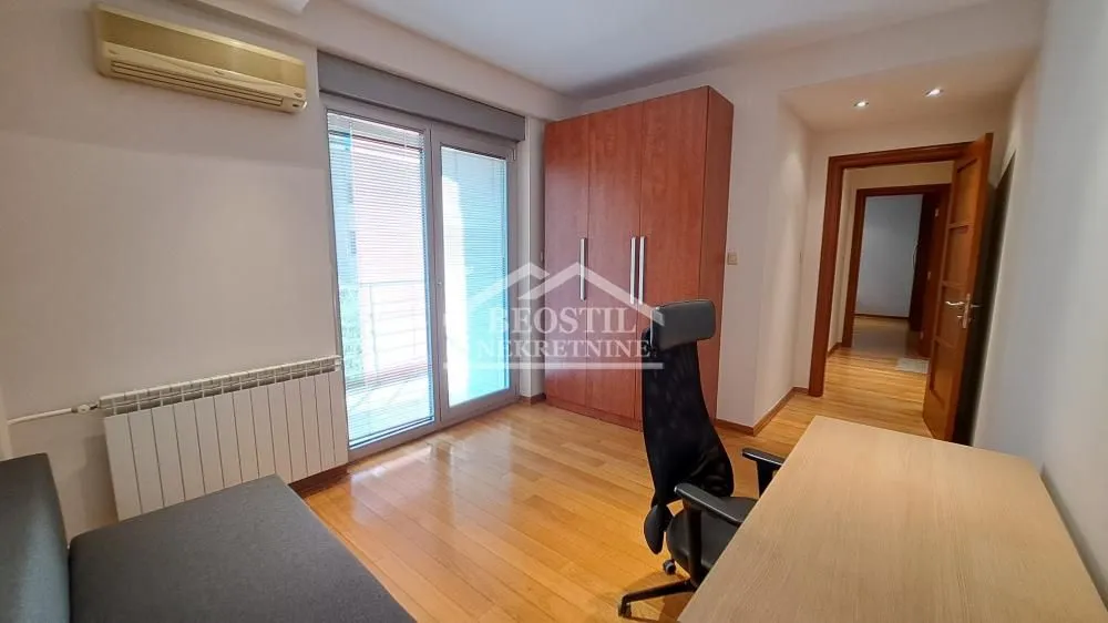 Rent, four bedroom apartment, 156m², Vračar Sve Podlokacije, Beograd