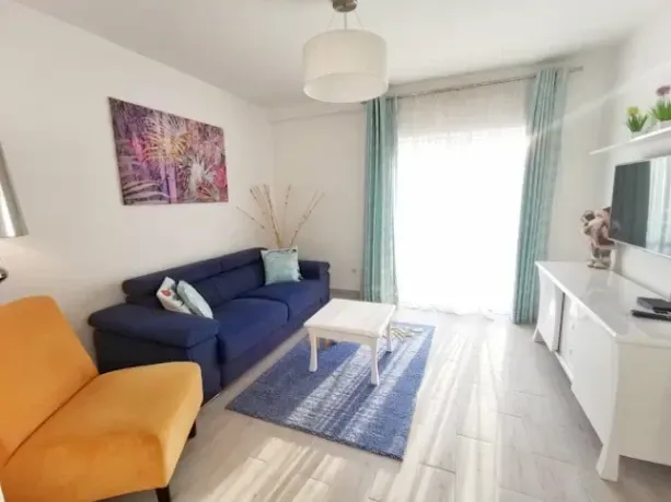 Izdavanje, dvosoban stan, 75m², Centar, Tivat