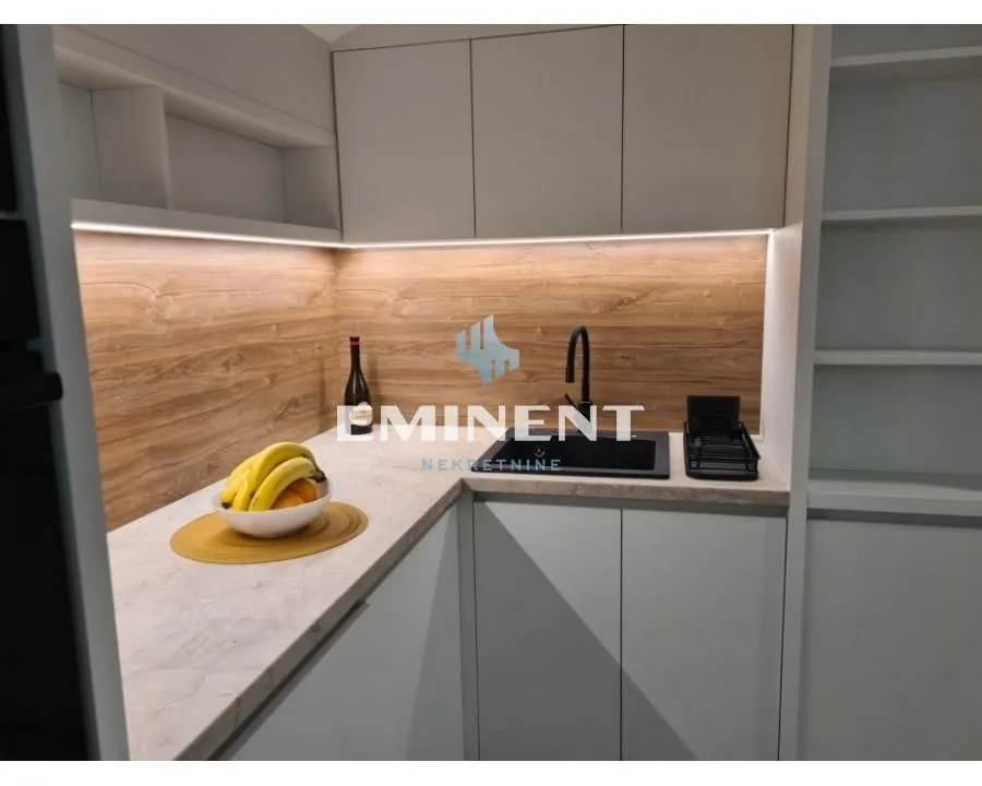 Izdavanje, trosoban stan, 360m², Savski Venac, Beograd