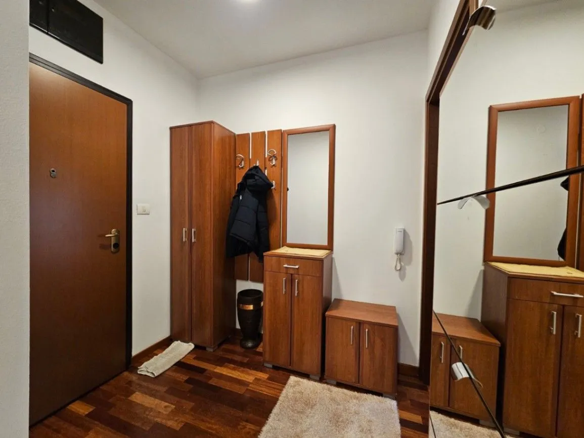 Izdavanje, dvosoban stan, 86m², City Kvart, Podgorica