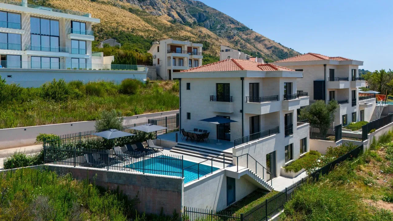 Rent, house, 318m², Reževići, Budva
