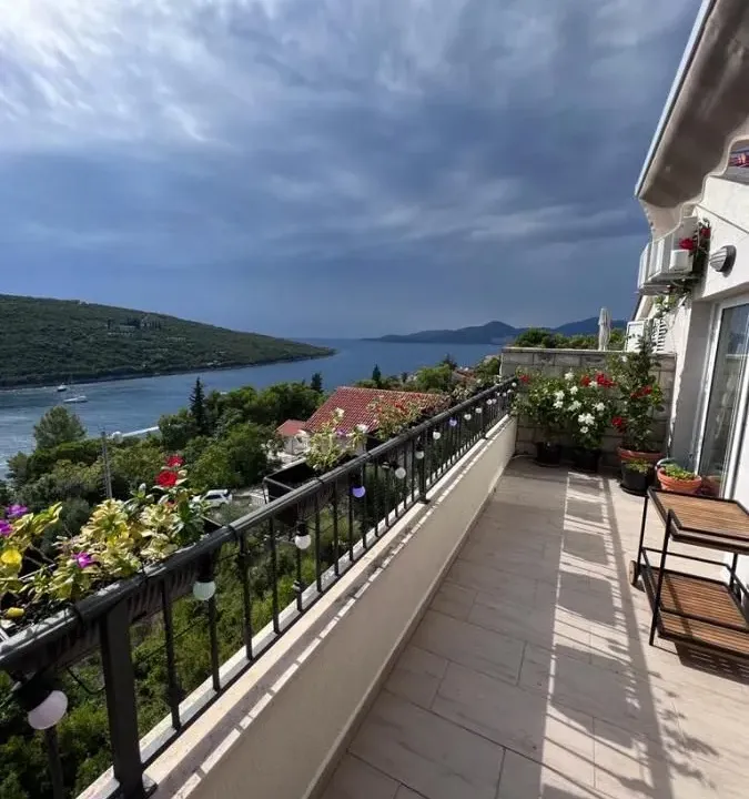 Prodaja, dvosoban stan, 75m², Bigova, Kotor