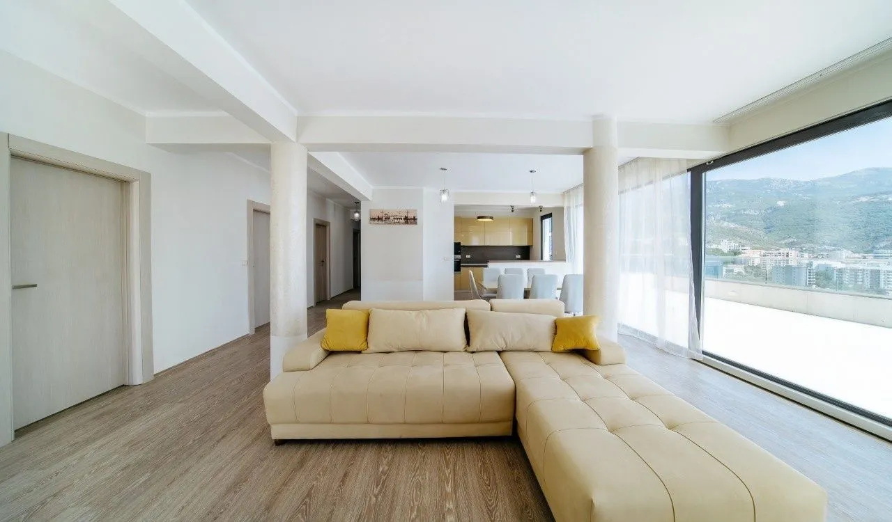 Sale, three bedroom apartment, 233m², Bečići, Budva