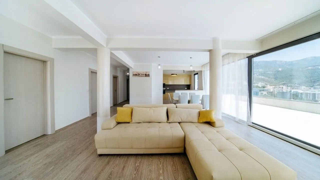 Sale, three bedroom apartment, 233m², Bečići, Budva