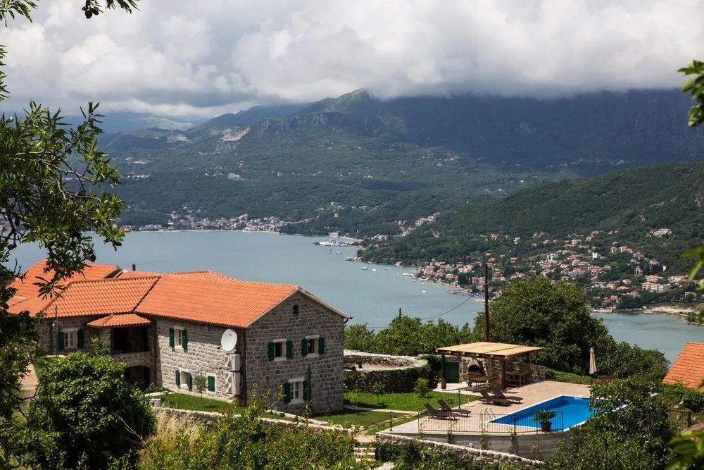 Prodaja, kuća, 235m², Tivat, Crna Gora