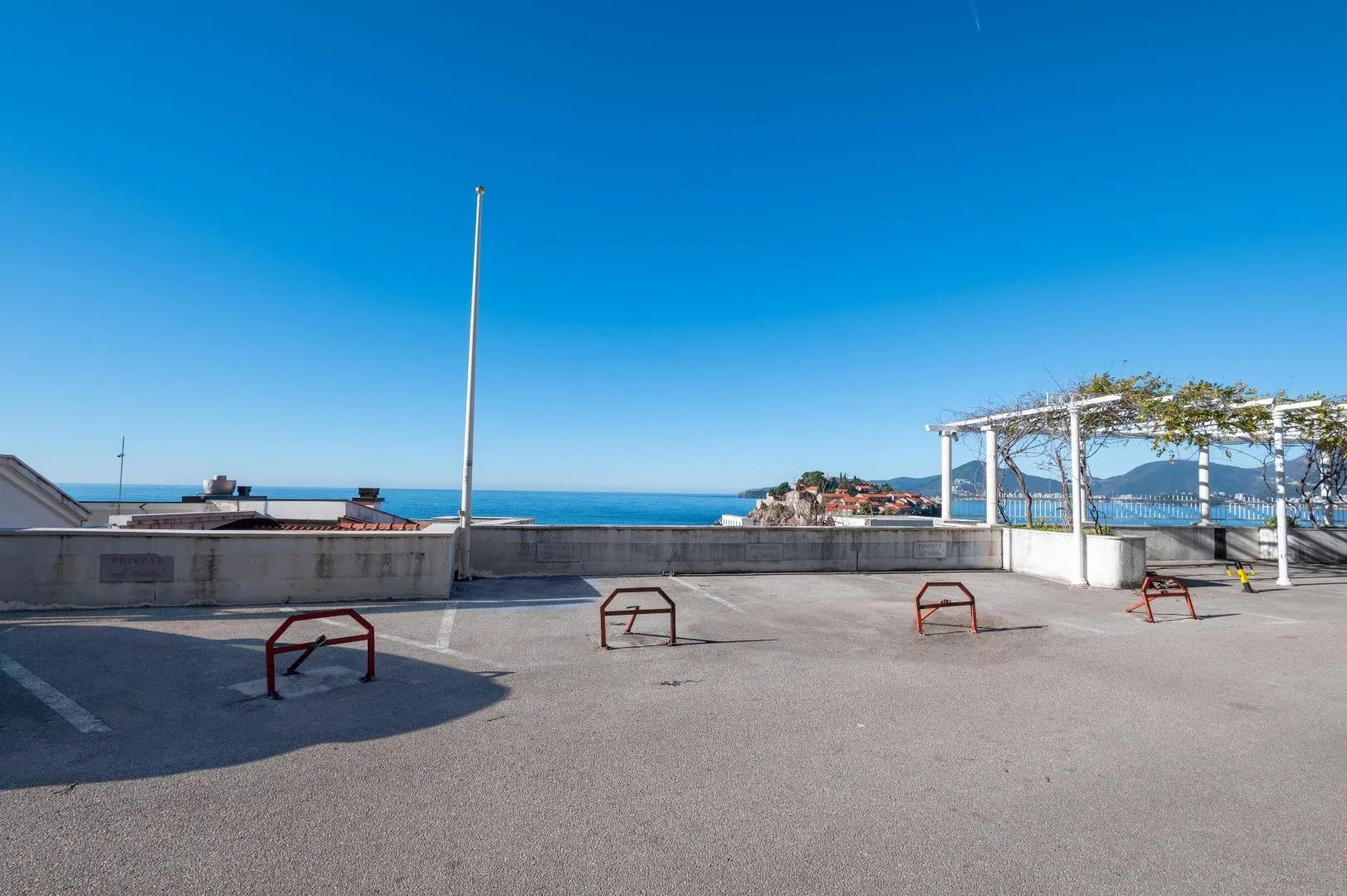 Sale, three bedroom apartment, 222m², Sveti Stefan, Budva