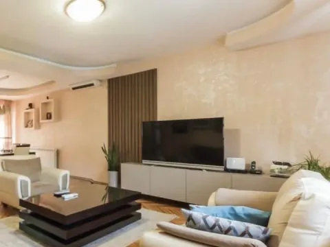 Prodaja, kuća, 340m², Gorica C, Podgorica - image 4