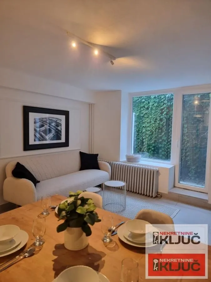 Prodaja, dvosoban stan, 61m², Centar, Novi Sad