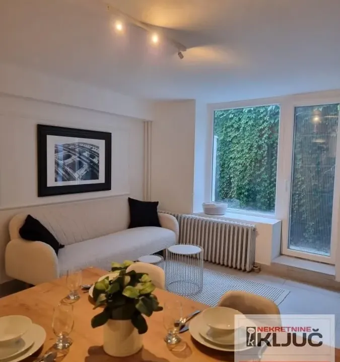 Prodaja, dvosoban stan, 61m², Centar, Novi Sad