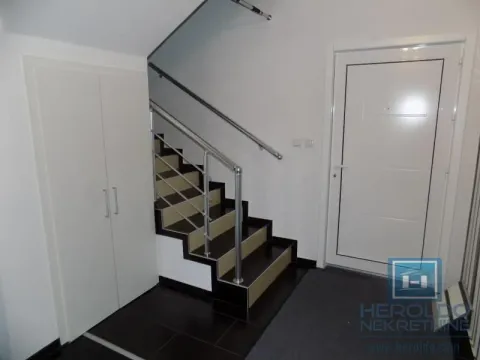 Sale, four bedroom apartment, 150m², Jagodnjak, Paraćin - image 8