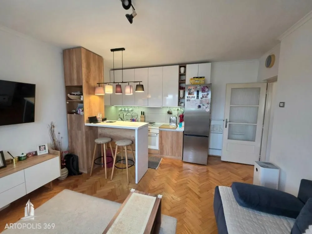 Prodaja, trosoban stan, 51m², Južni Bulevar, Vračar Sve Podlokacije