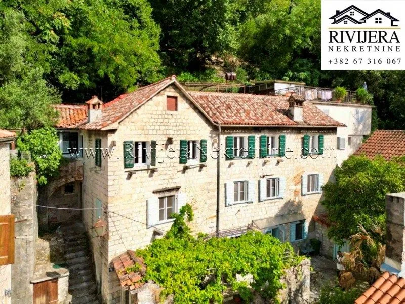 Sale, three bedroom apartment, 82m², Centar, Kotor