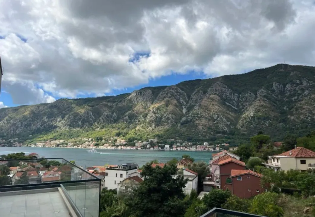 Prodaja, dvosoban stan, 76m², Dobrota, Kotor