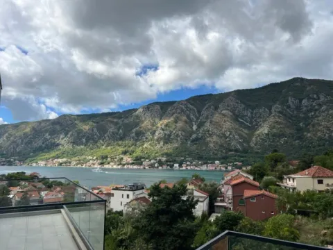 Prodaja, dvosoban stan, 76m², Dobrota, Kotor