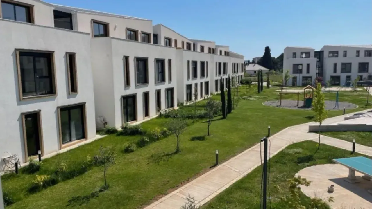 Prodaja, dvosoban stan, 101m², Zagorič, Podgorica