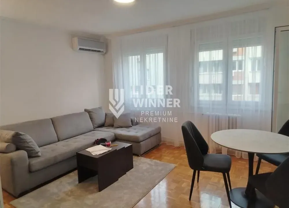 Izdavanje, dvosoban stan, 46m², Savski Venac, Beograd