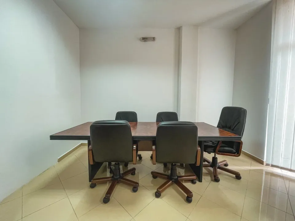 Izdavanje, poslovni prostor, 48m², Blok 6, Podgorica