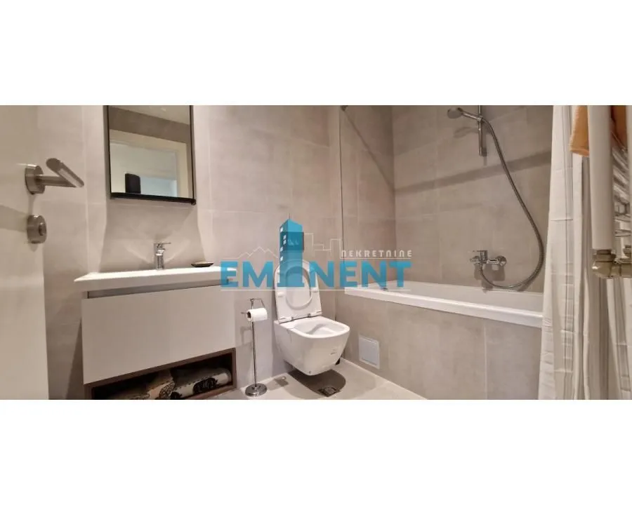 Izdavanje, trosoban stan, 72m², Savski Venac, Beograd
