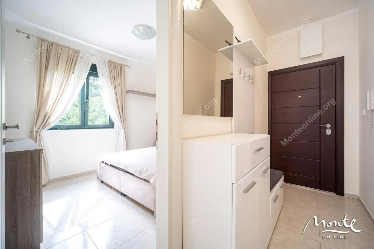 Prodaja, dvosoban stan, 109m², Dobrota, Kotor