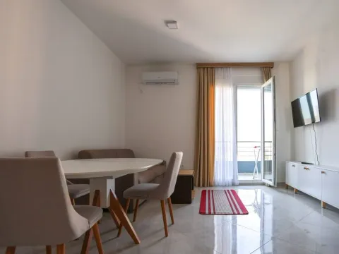 Rent, one bedroom apartment, 42m², Bečići, Budva - image 3